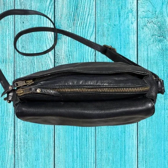 Wanderers Trieste Leather Crossbody Bag - Picture 6 of 13